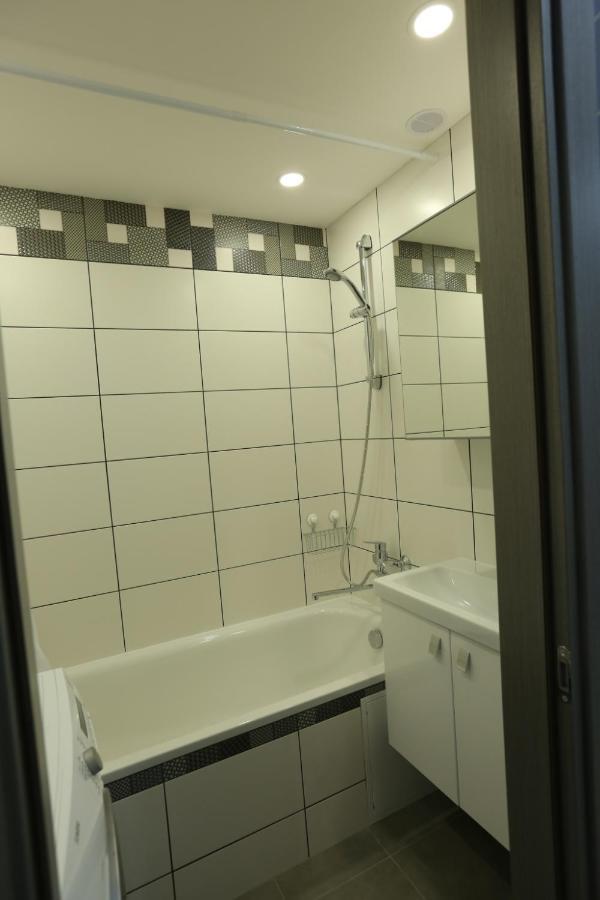 Comfy 2 Room Apartment - Free Parking - 350Mbps Wifi - Netflix كاوناس المظهر الخارجي الصورة